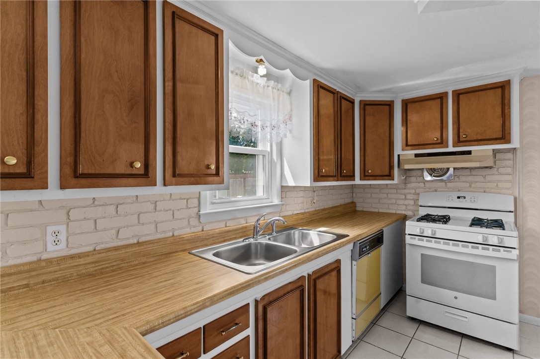 33 Limestone Street Warwick, RI 02889 - Photo 23 of 36 Gallery Image 23