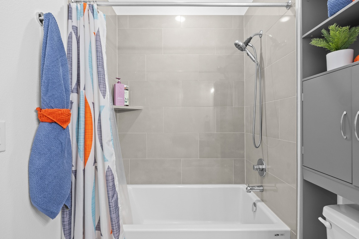 4801 Springdale Road, Unit 1401 Austin, TX 78723 - Photo 12 of 40 a bathroom with a shower and a bathtub