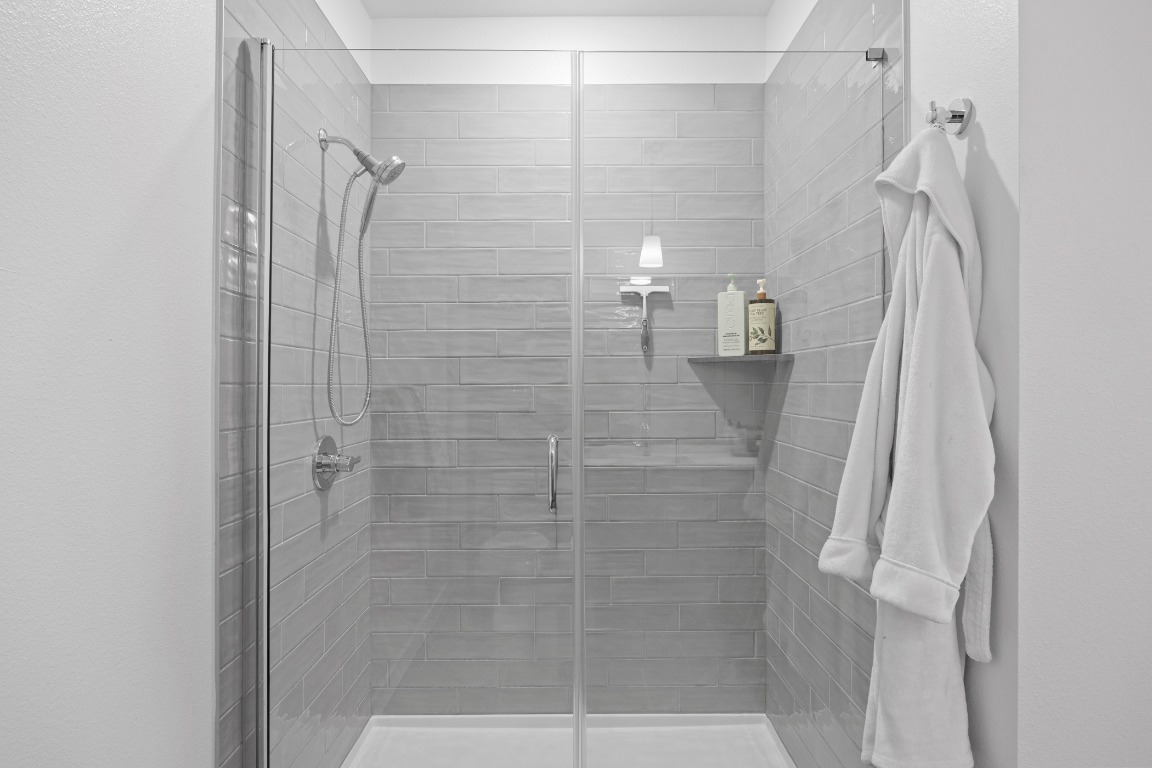4801 Springdale Road, Unit 1401 Austin, TX 78723 - Photo 10 of 40 a bathroom with a shower