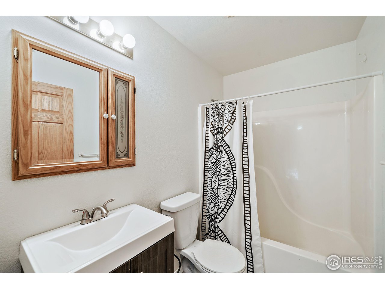2603 Pleasant Valley Road Fort Collins, CO 80521 - Photo 22 of 34 Second Story Shared Full Bath