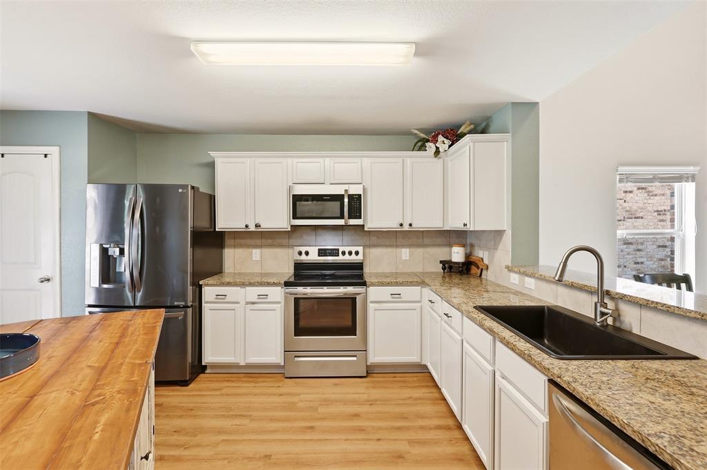 806 Silver Street Princeton, TX 75407 - Photo 15 of 29 Kitchen