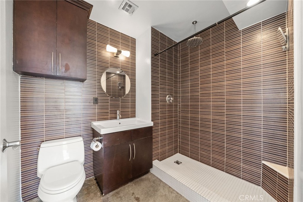 100 Atlantic Avenue, Unit 604 Long Beach, CA 90802 - Photo 14 of 29 a bathroom with a toilet a sink a shower and bathtub