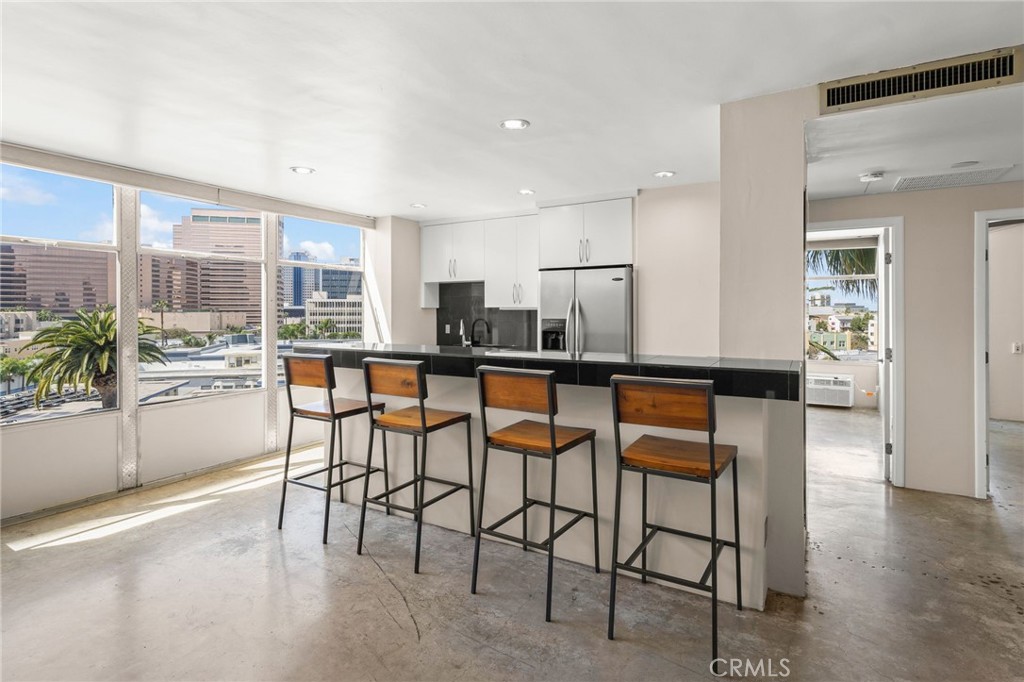 100 Atlantic Avenue, Unit 604 Long Beach, CA 90802 - Photo 3 of 29 a dining room with furniture and window