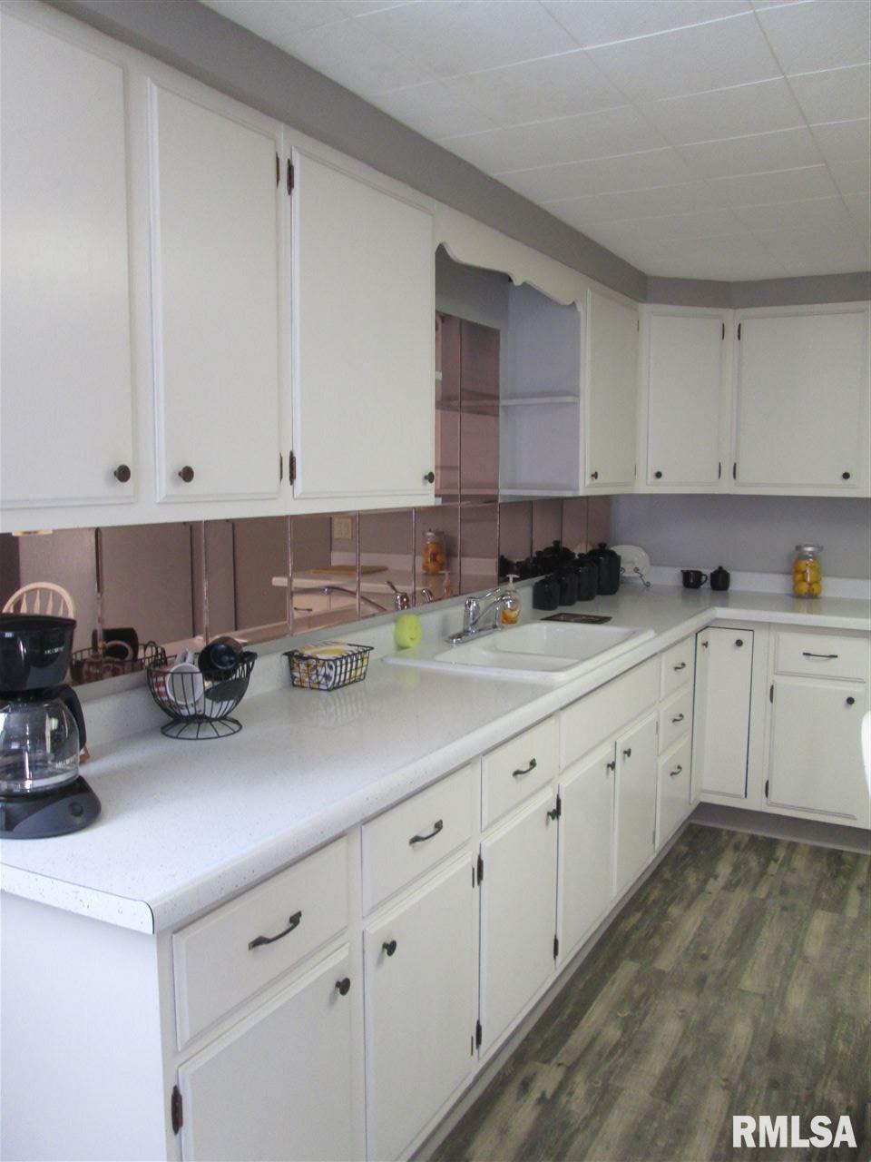 1601 Sheridan Road Pekin, IL 61554 - Photo 8 of 27