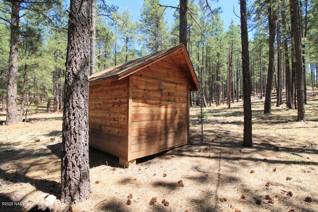 6757 North Sanderson Pass Road Parks, AZ 86018 - Photo 4 of 17 Pump Shed