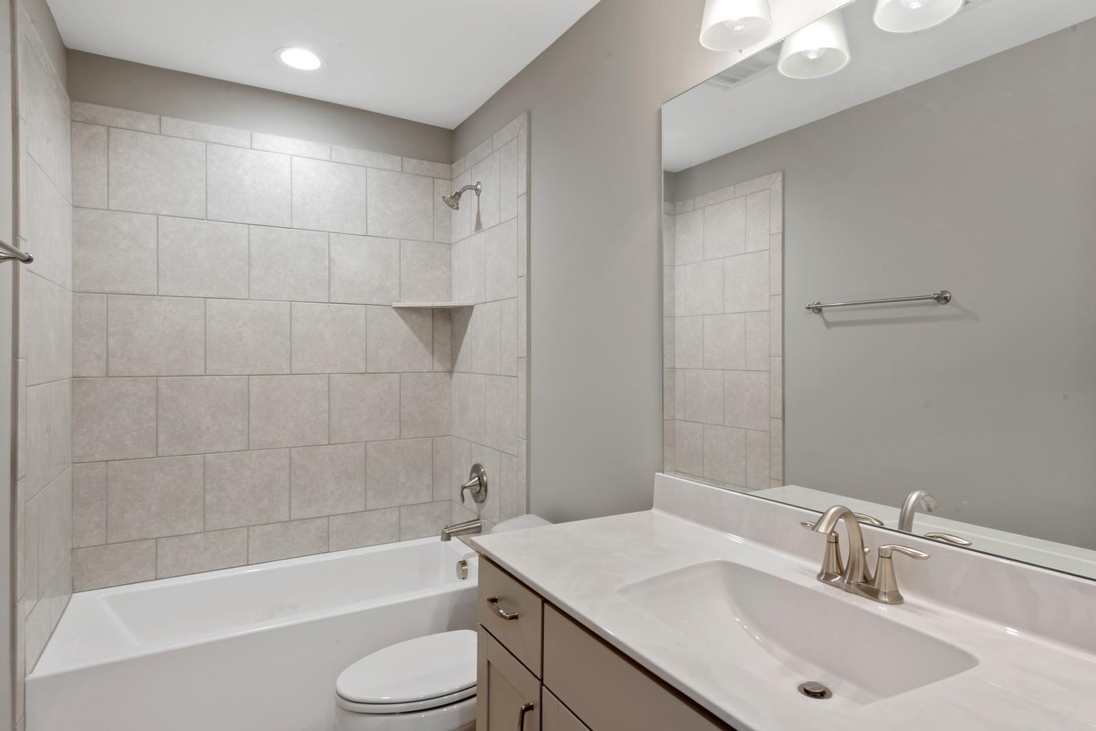 115 Nighthawk Road Hendersonville, TN 37075 - Photo 17 of 28 Tile surround in Guest Bath #3.