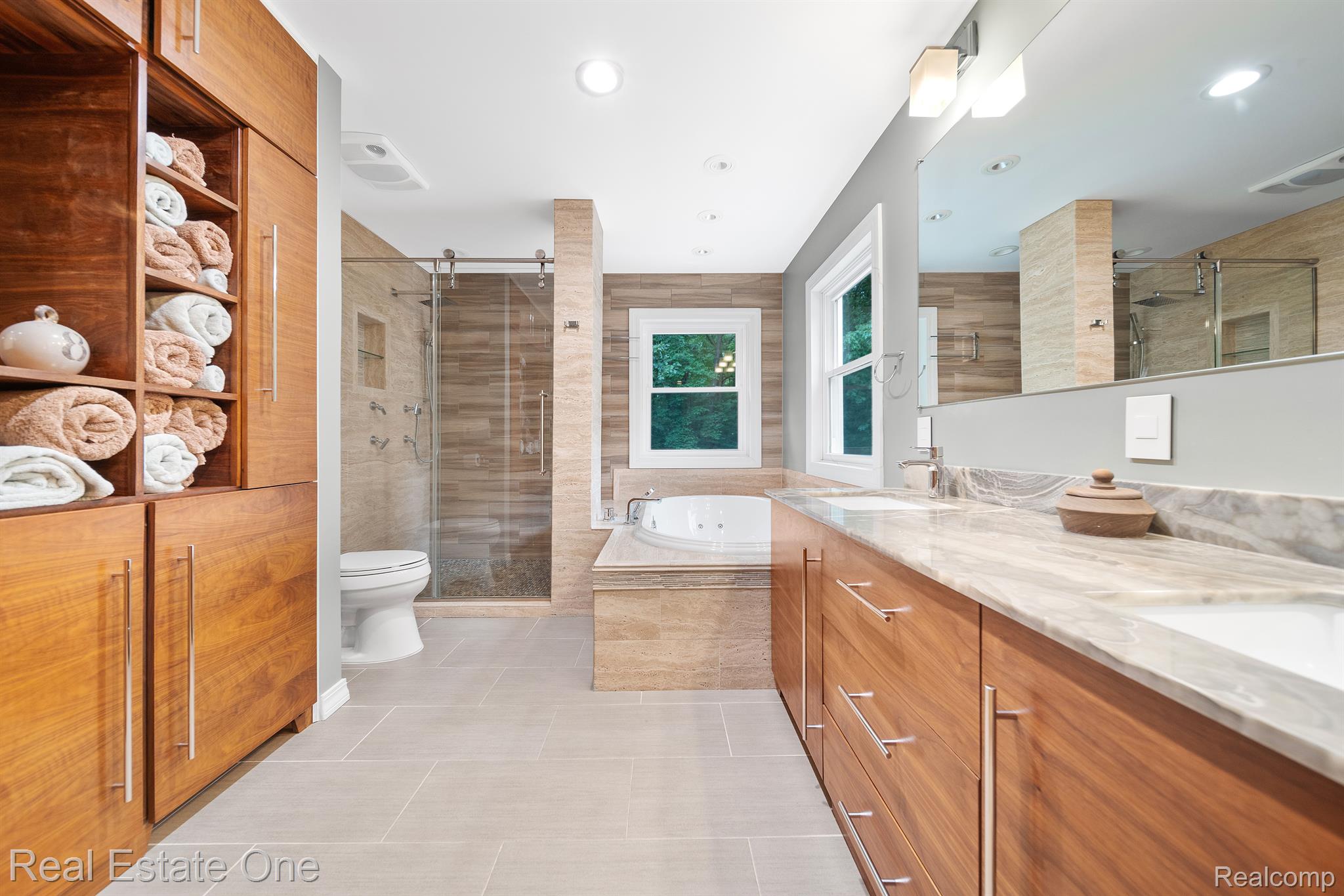 10970 Mcgregor Road Pinckney, MI 48169 - Photo 16 of 25 Luxury Primary Bathroom