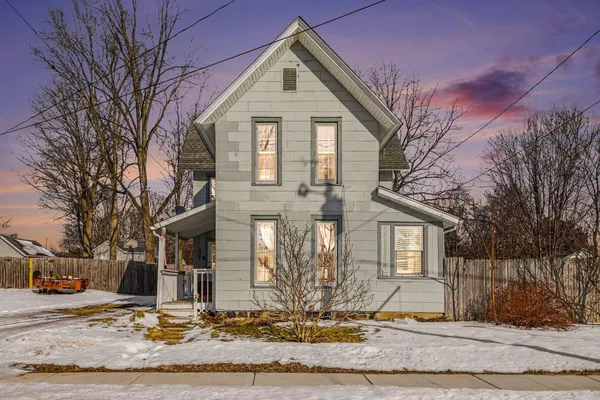 $190,000 | 427 East Division Street, Vicksburg, MI 49097