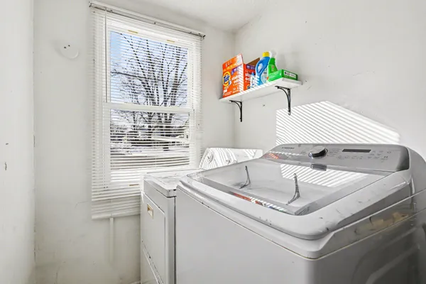 $190,000 | 427 East Division Street, Vicksburg, MI 49097