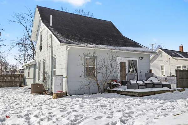 $190,000 | 427 East Division Street, Vicksburg, MI 49097