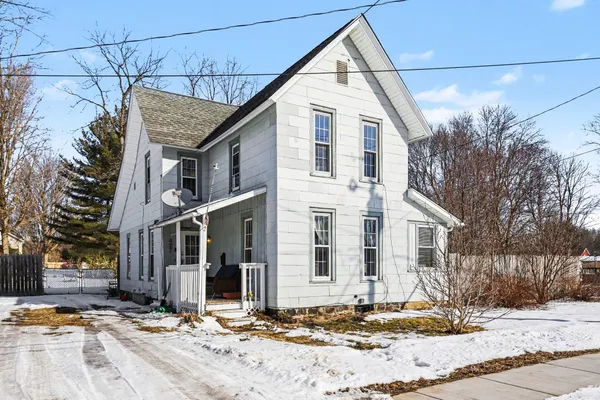 $190,000 | 427 East Division Street, Vicksburg, MI 49097