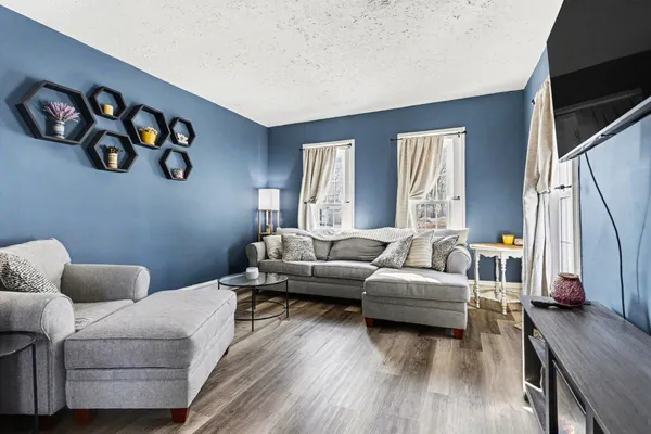 $190,000 | 427 East Division Street, Vicksburg, MI 49097