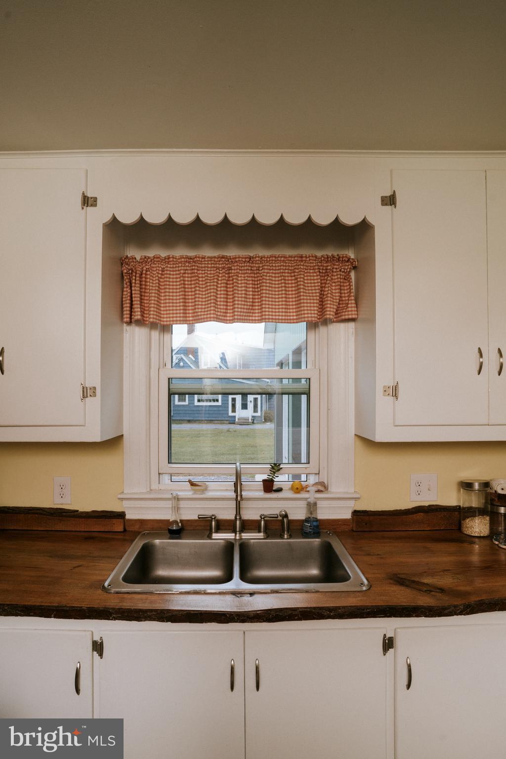 10235 Golf Course Road Ocean City, MD 21842 - Photo 11 of 23 Kitchen