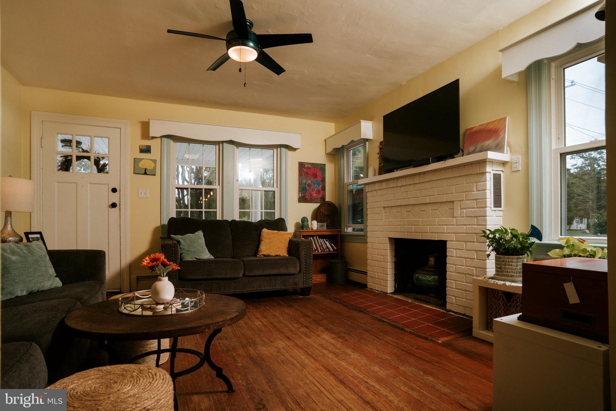 10235 Golf Course Road Ocean City, MD 21842 - Photo 4 of 23 Living Room