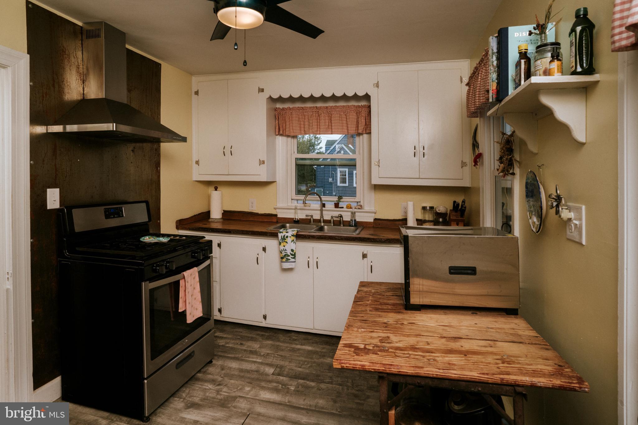 10235 Golf Course Road Ocean City, MD 21842 - Photo 9 of 23 Kitchen