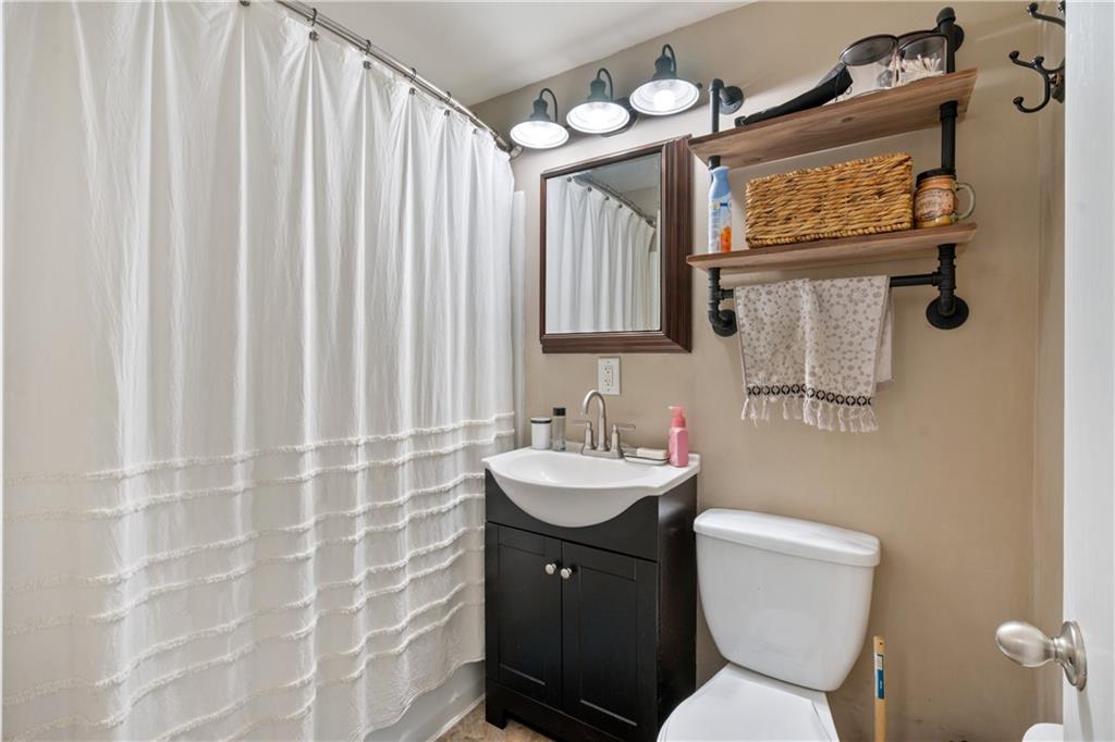 139 William Circle McKees Rocks, PA 15136 - Photo 11 of 24 a bathroom with a toilet sink and mirror