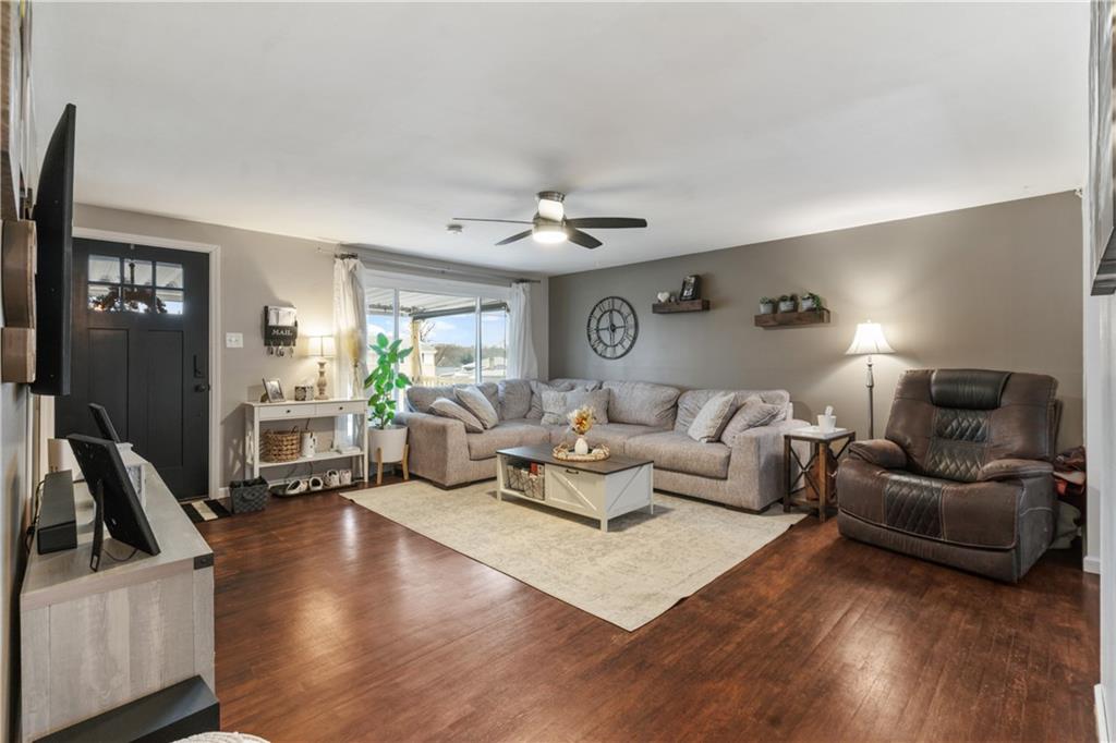 139 William Circle McKees Rocks, PA 15136 - Photo 5 of 24 a living room with furniture and a wooden floor
