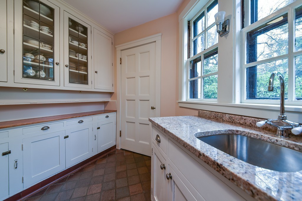18 Whiting Road Wellesley, MA 02481 - Photo 15 of 24