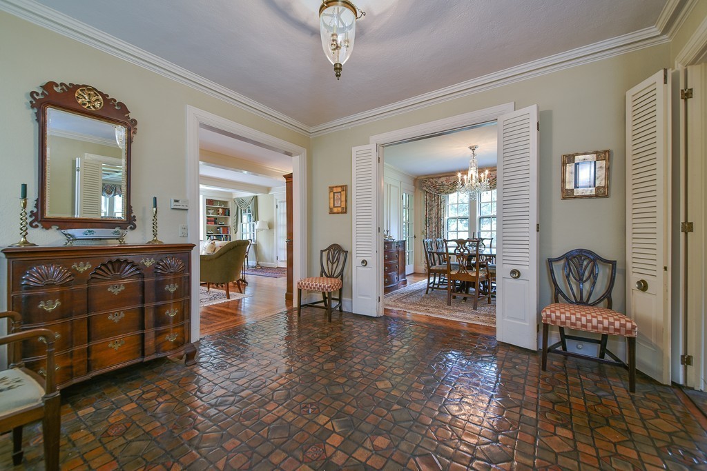 18 Whiting Road Wellesley, MA 02481 - Photo 2 of 24