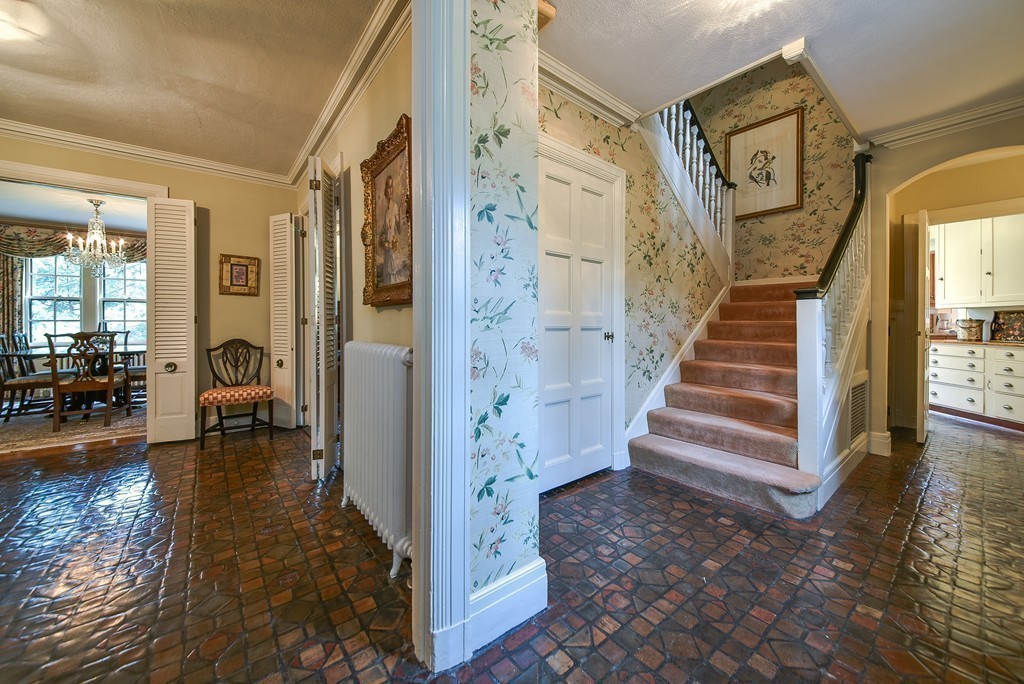 18 Whiting Road Wellesley, MA 02481 - Photo 3 of 24