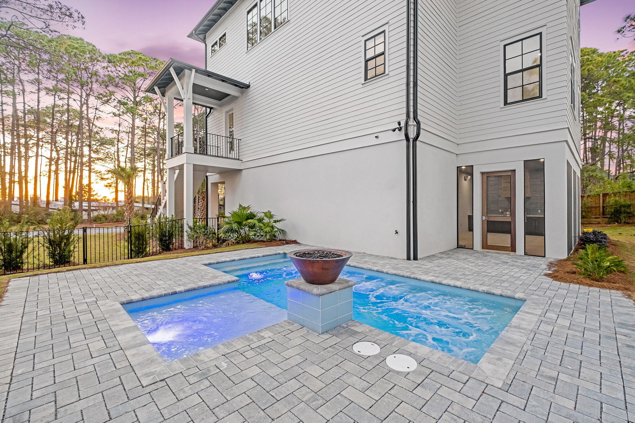 588 Allen Loop Drive Santa Rosa Beach, FL 32459 - Photo 7 of 17 Image #7 | Backyard spa:pool close-up be