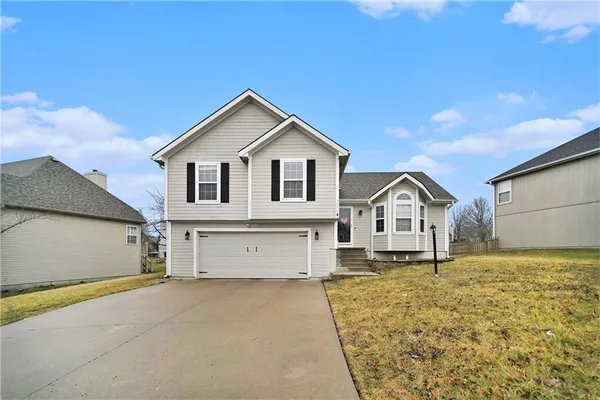 $310,000 | 5504 Long View Drive, St. Joseph, MO 64503