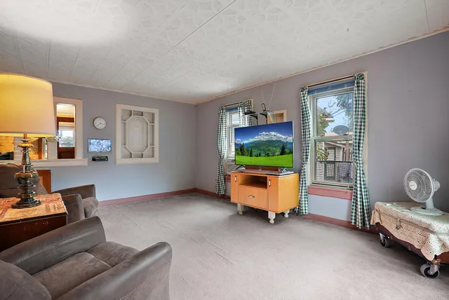 $285,000 | 1409 Hillsboro Avenue North, Golden Valley, MN 55427