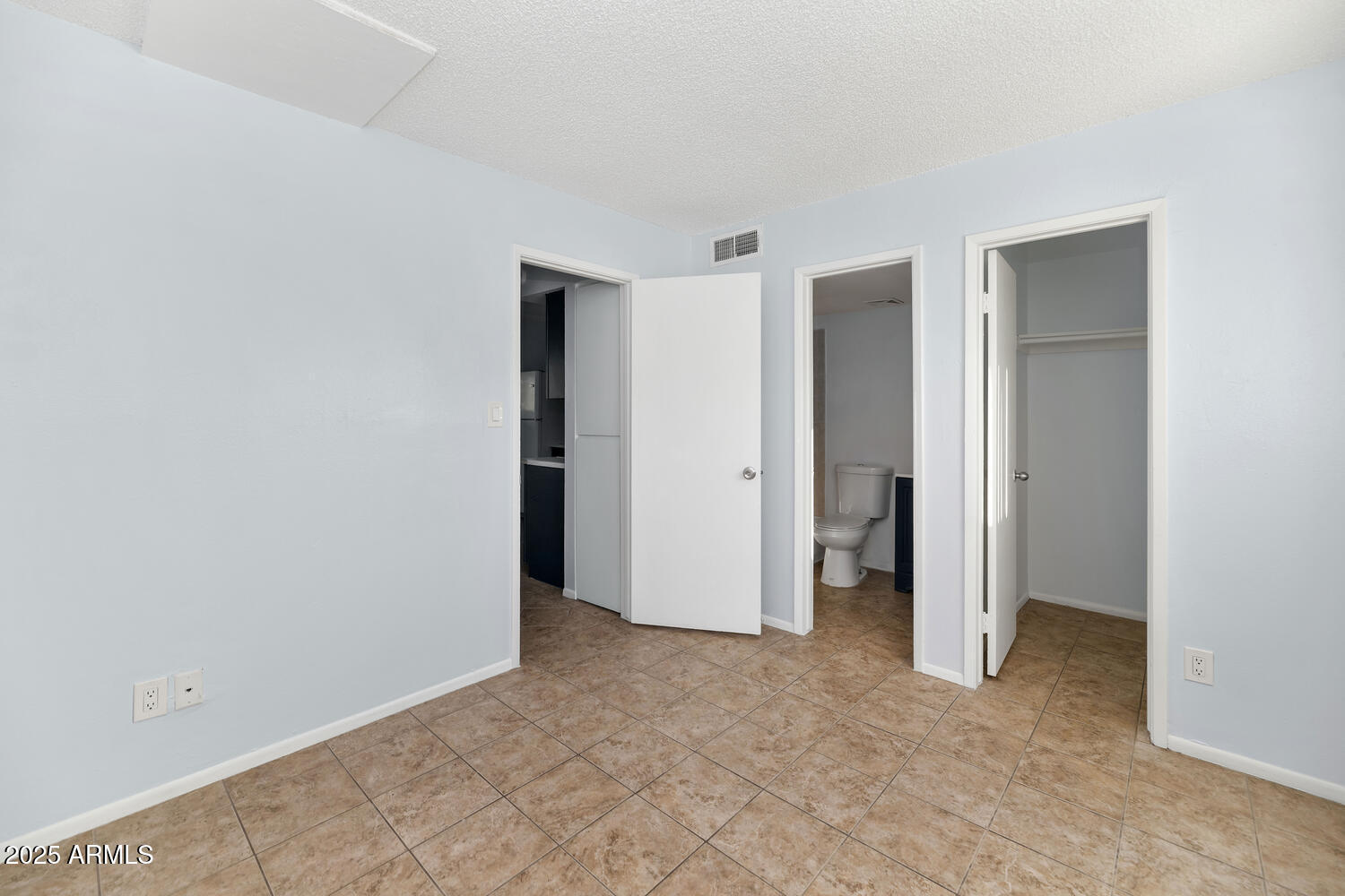 822 East Carol Avenue Phoenix, AZ 85020 - Photo 15 of 25 a view of empty room with closet