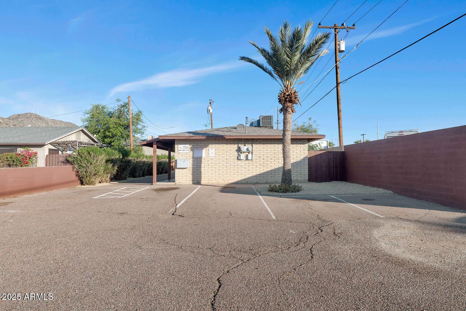 822 East Carol Avenue Phoenix, AZ 85020 - Photo 2 of 25 a view of entryway and tree