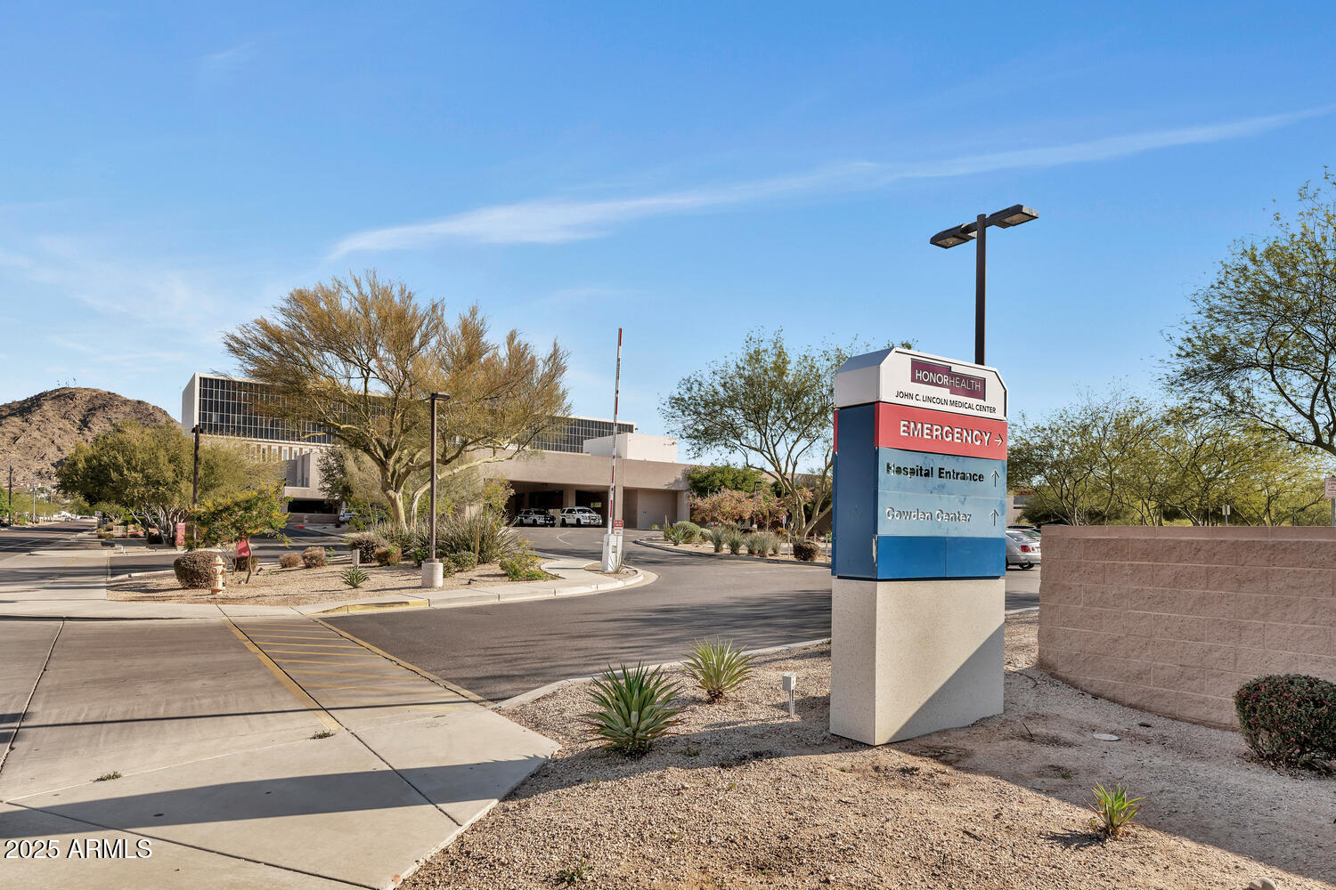 822 East Carol Avenue Phoenix, AZ 85020 - Photo 22 of 25 a sign board with parking space