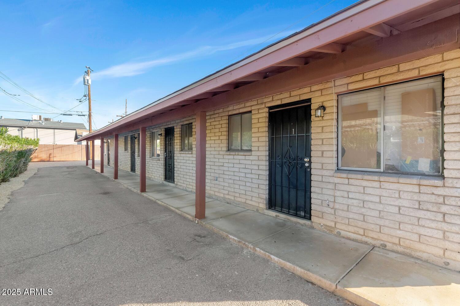 822 East Carol Avenue Phoenix, AZ 85020 - Photo 3 of 25 a view of a porch