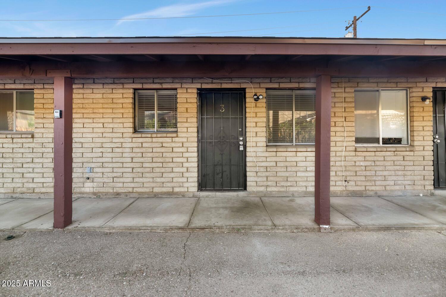 822 East Carol Avenue Phoenix, AZ 85020 - Photo 6 of 25 a front view of a house