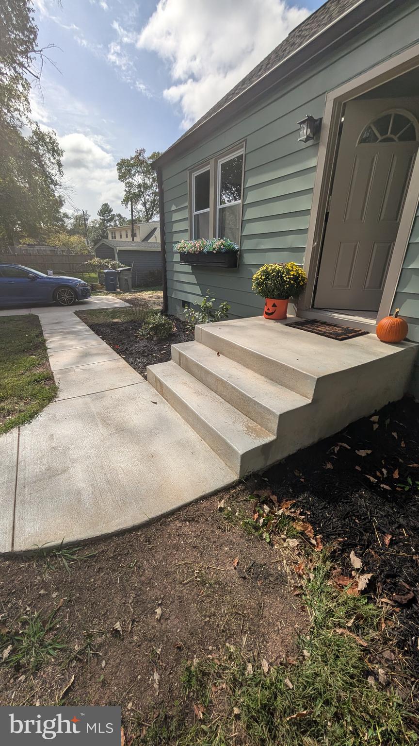 2834 Bolling Road Falls Church, VA 22042 - Photo 2 of 22 Walkway front door