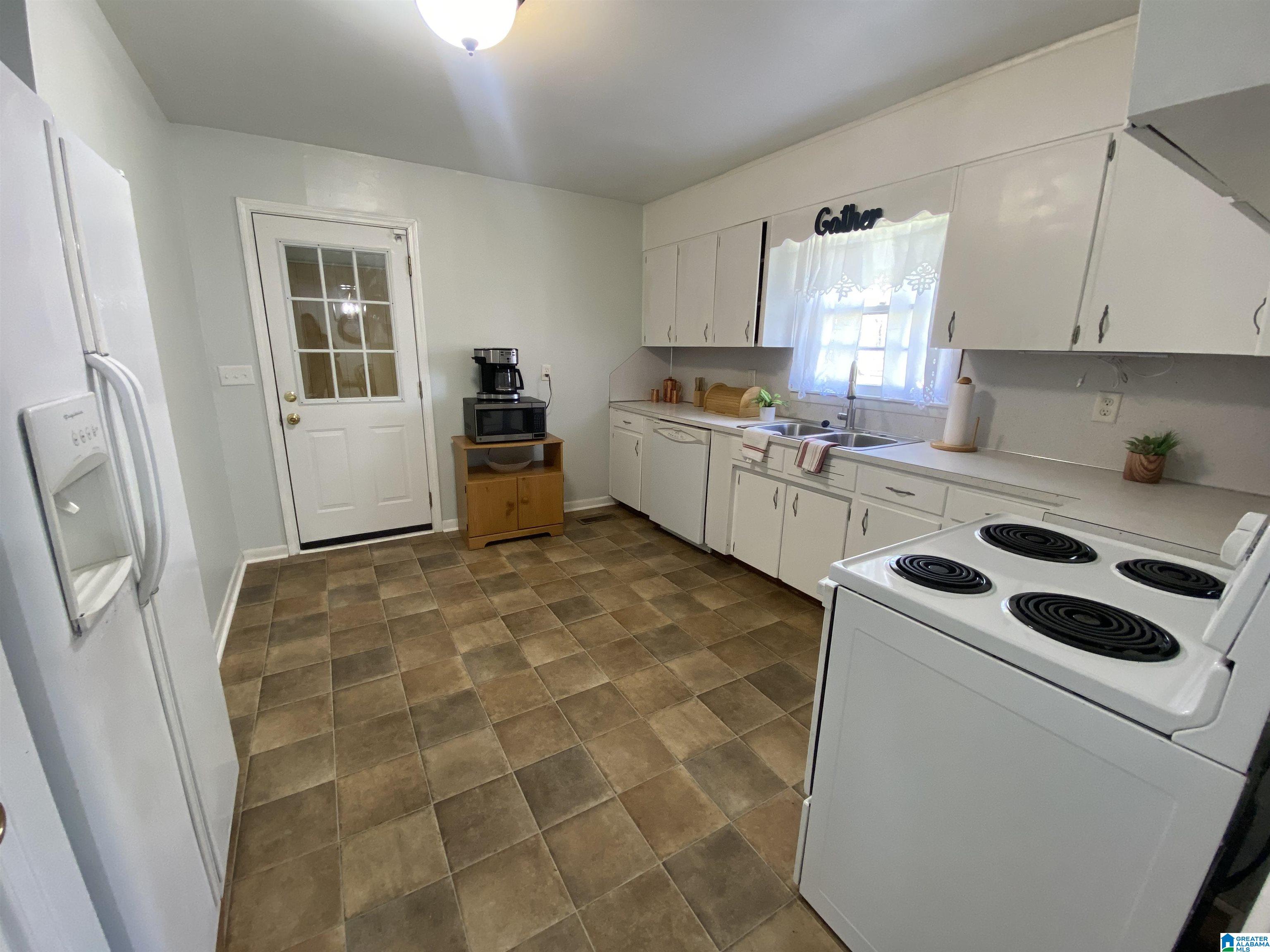 64 Pineview Street Sumiton, AL 35148 - Photo 8 of 18