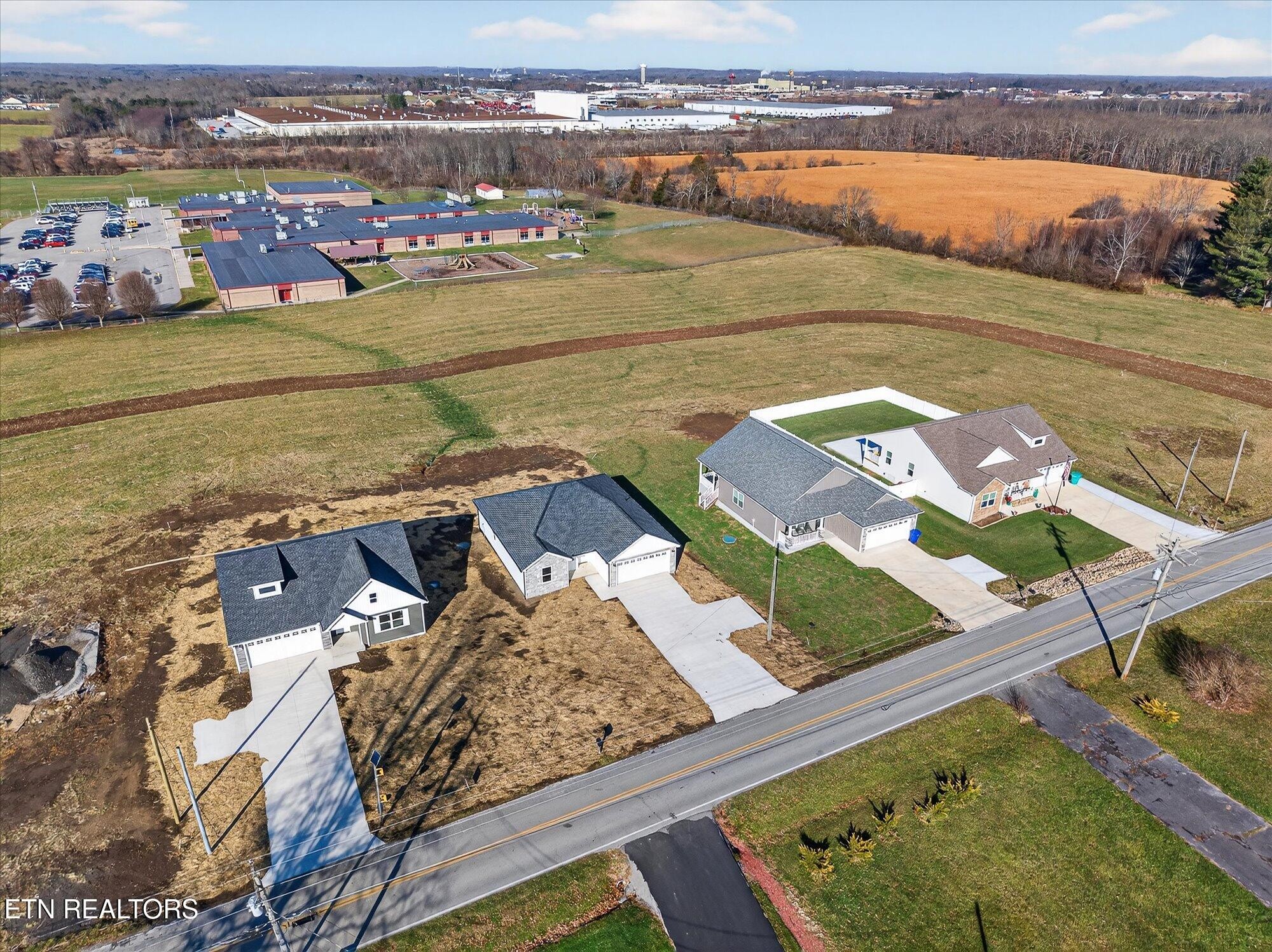 1311 Cook Road Crossville, TN 38555 - Photo 27 of 32 a view of an ocean and city