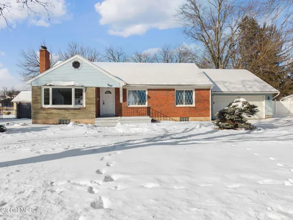 $360,000 | 7 Mullen Drive, Rotterdam, NY 12306