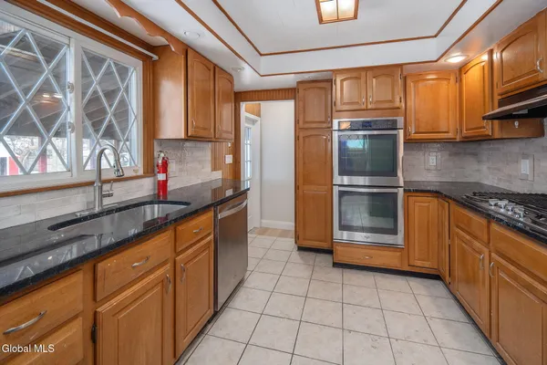 $360,000 | 7 Mullen Drive, Rotterdam, NY 12306