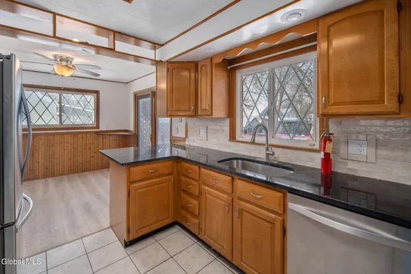 $360,000 | 7 Mullen Drive, Rotterdam, NY 12306