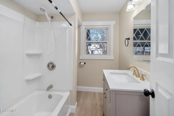 $360,000 | 7 Mullen Drive, Rotterdam, NY 12306