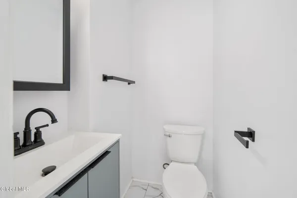 $360,000 | 7 Mullen Drive, Rotterdam, NY 12306