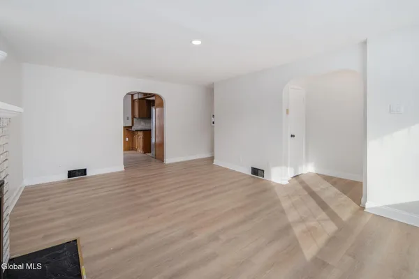 $360,000 | 7 Mullen Drive, Rotterdam, NY 12306