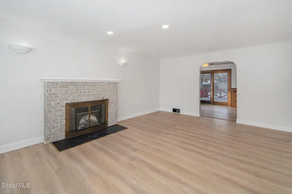 $360,000 | 7 Mullen Drive, Rotterdam, NY 12306