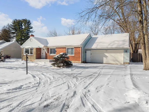 $360,000 | 7 Mullen Drive, Rotterdam, NY 12306