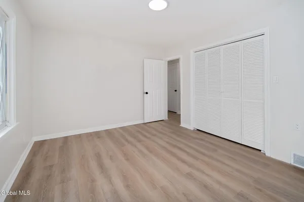 $360,000 | 7 Mullen Drive, Rotterdam, NY 12306