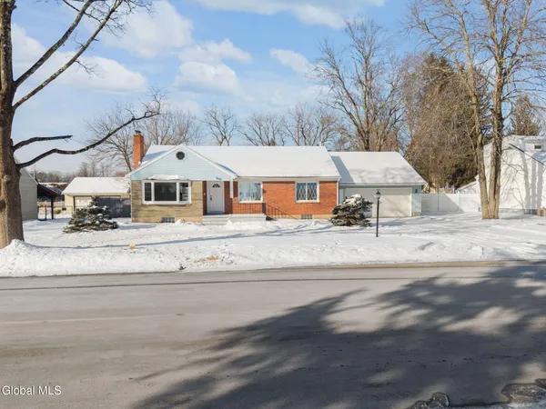 $360,000 | 7 Mullen Drive, Rotterdam, NY 12306