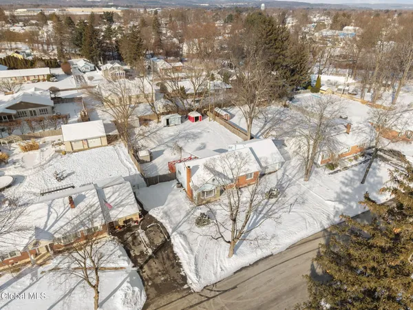 $360,000 | 7 Mullen Drive, Rotterdam, NY 12306