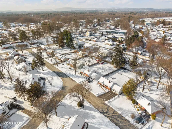 $360,000 | 7 Mullen Drive, Rotterdam, NY 12306
