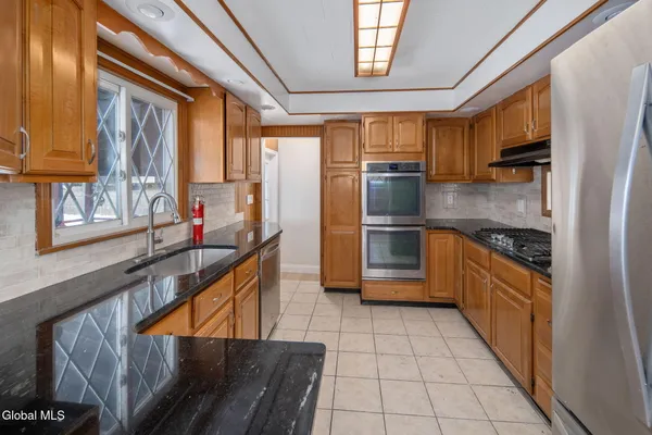 $360,000 | 7 Mullen Drive, Rotterdam, NY 12306