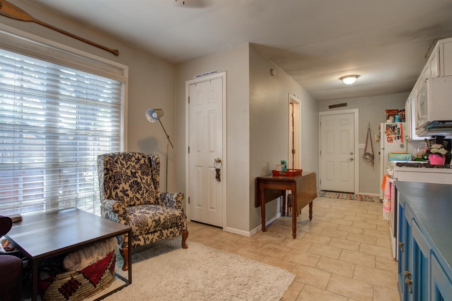 2714 29th Street Lubbock, TX 79410 - Photo 29 of 35 a living room with furniture and a large window