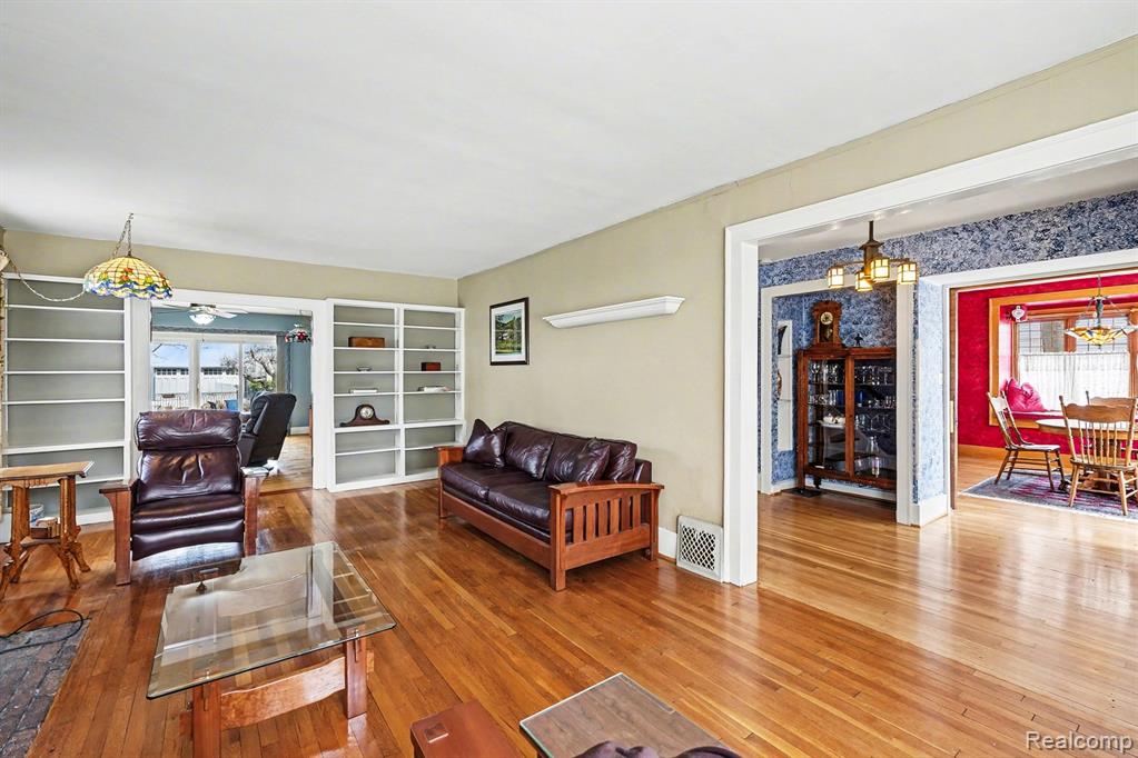 1235 Yorkshire Road Birmingham, MI 48009 - Photo 10 of 36